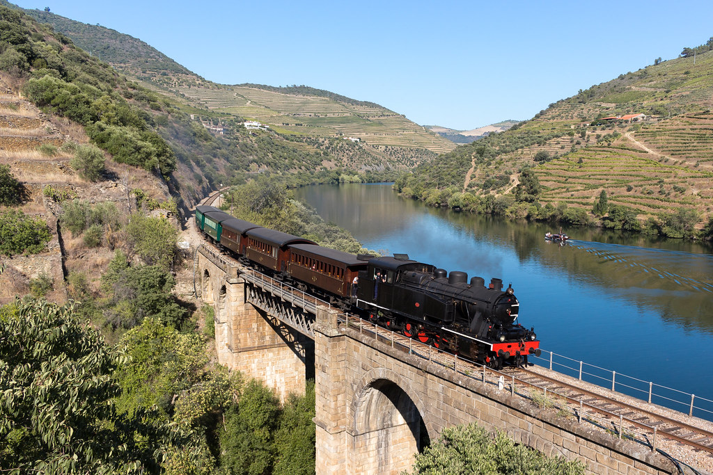 Comboio Histórico do Douro regressa aos carris
