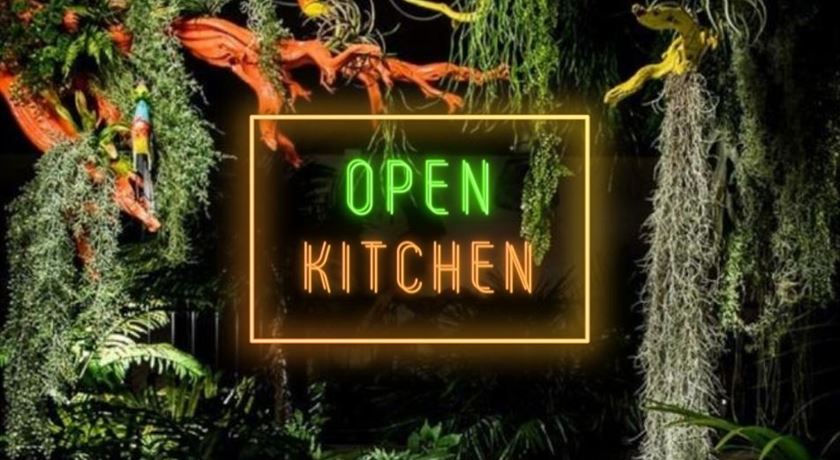 OPEN KITCHEN - Party Look